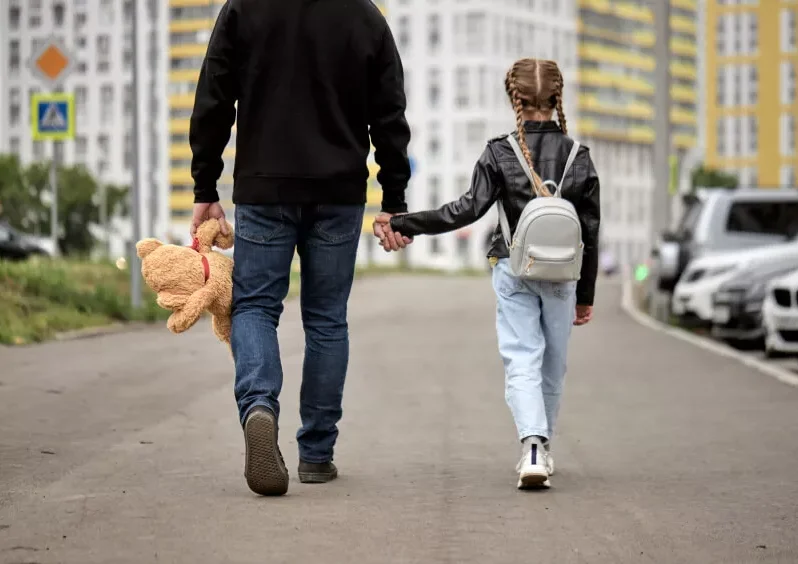 Father Can't Be Charged Of 'Kidnapping' His Minor Child From Wife's Custody Unless He Was Specifically Prohibited By Competent Court: Karnataka High Court