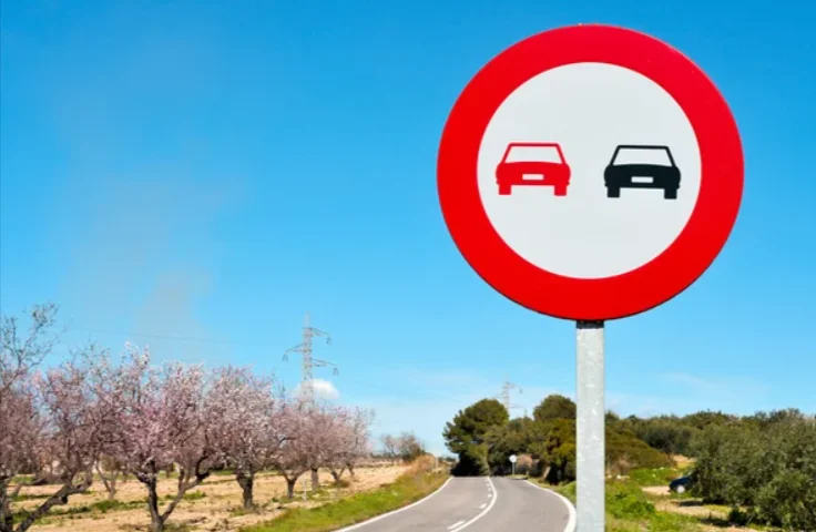 Mere Attempt To Overtake Vehicle On Road Doesn't Mean Rash & Negligent Driving : Supreme Court
