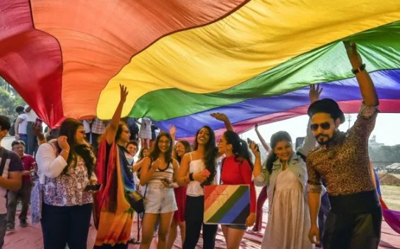 Transgender Rights: Universities To Process Applications For Name & Gender Change In Degree Certificates Of Trans Persons Under NALSA Guidelines, Not Drive Them To Court