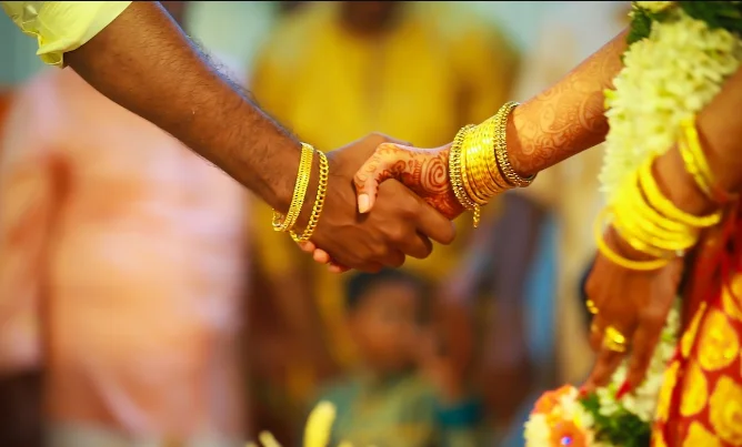 Personal Loan EMI A Part Of Husband's Net Monthly Income For Purposes Of Determining Maintenance Payable To Wife U/S 125 CrPC: Allahabad High Court