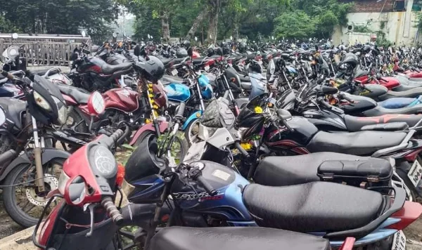 Chief Justice of High Court angry over the arbitrariness of parking contractor in railway station, reprimanded DRM